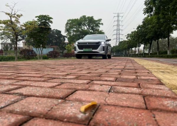 從燃油車轉到插混SUV，爲啥就選藍電E5：車主是最佳代言人